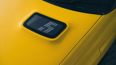 2025 Renault 5, bonnet charging indicator