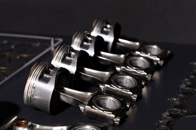 Honda RA100E pistons