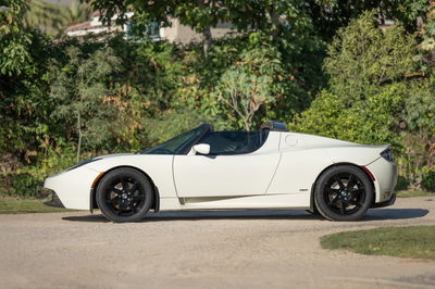 Tesla Roadster - side