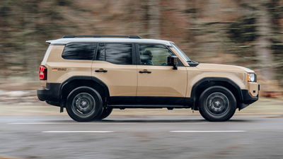 Toyota Land Cruiser - side, driving