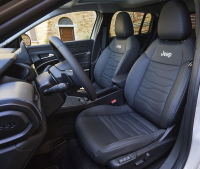 Jeep Avenger e-Hybrid - interior
