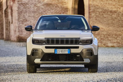 Jeep Avenger e-Hybrid - front