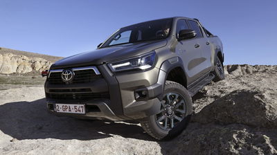 Toyota Hilux Hybrid - front