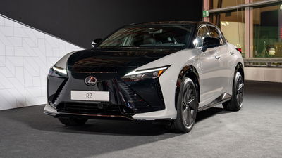 Lexus RZ, front
