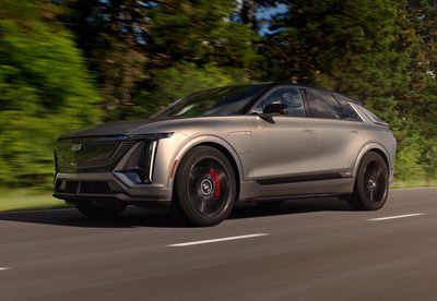Cadillac Lyriq-V - front