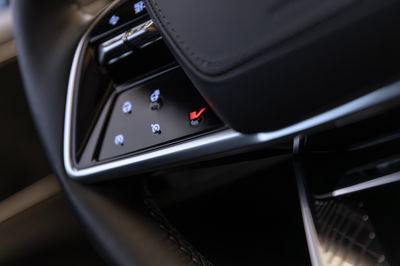 Cadillac Lyriq-V - steering wheel detail