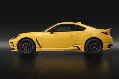 Toyota GR86 Yuzu Edition - side
