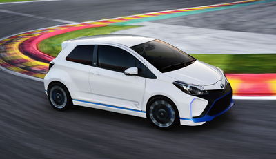 Toyota Yaris Hybrid-R - front
