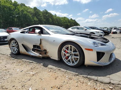 Damaged Lexus LFA - front