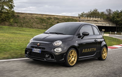 Abarth 695 75º Anniversario - front