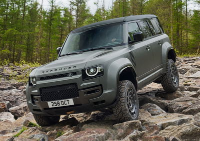 Land Rover Defender OCTA - front