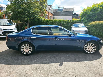 Maserati Quattroporte - side