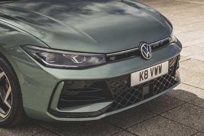 Volkswagen Passat - front detail