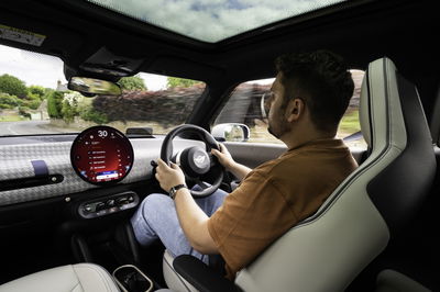 Mini Cooper SE - driving