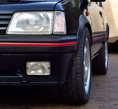 Peugeot 205 GTi Tolman Edition - front detail