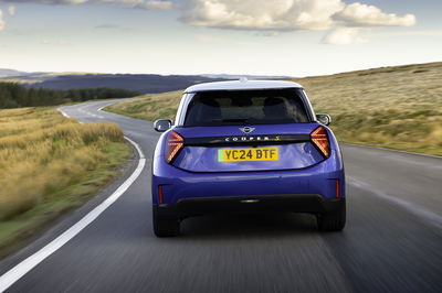 Mini Cooper SE - rear