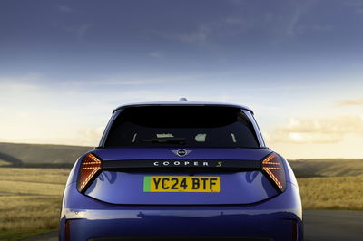 Mini Cooper SE - rear