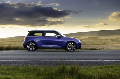 Mini Cooper SE - side