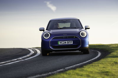 Mini Cooper SE - front, cornering