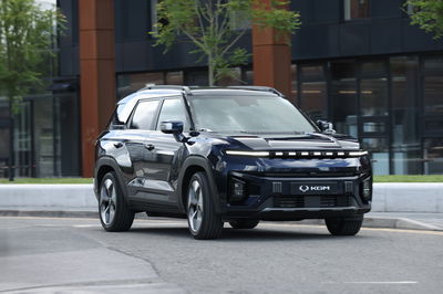 KGM Torres EVX - driving