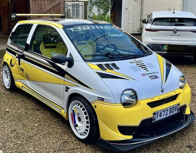 Rear-engined Renault Twingo - front