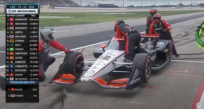 Will Power's pit crew rectifies his seat belt issue at Nashville