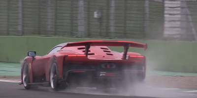 Ferrari F80 - driving